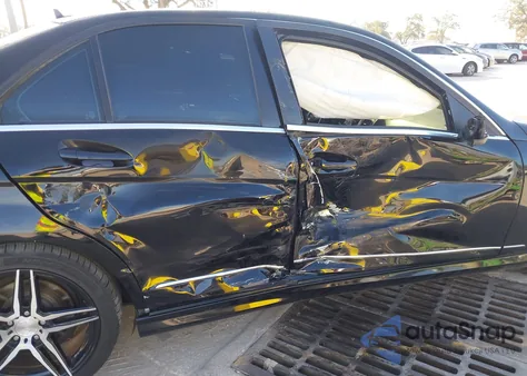 2010 Mercedes-Benz C 300 Luxury/Sport z USA, uszkodzony, nr VIN WDDGF5EBXAR120718